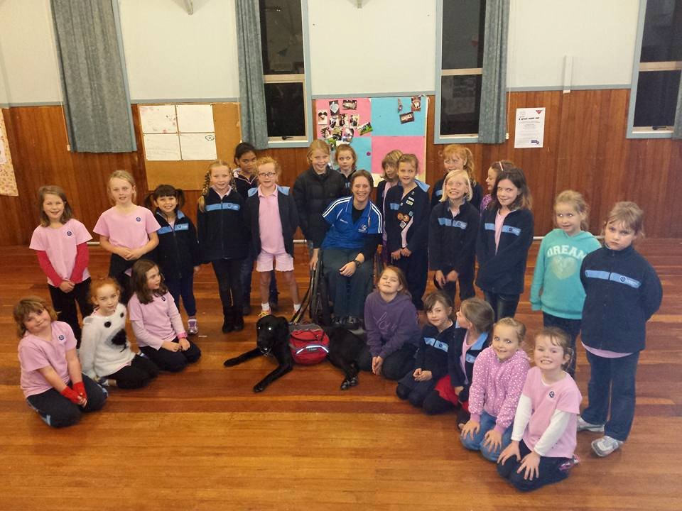 A group of Brownies with Ben and Antnz in the center of picture