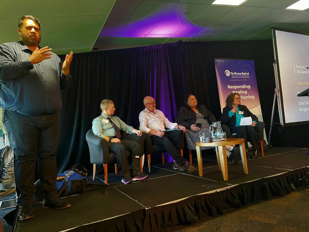 The Response panel with Alan the interpreter to the left. 
